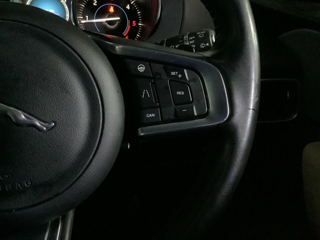 Used Jaguar F-Pace 2019 for sale - 76547028: Photo 18