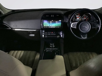 Used Jaguar F-Pace 2019 for sale - 76547028: Photo