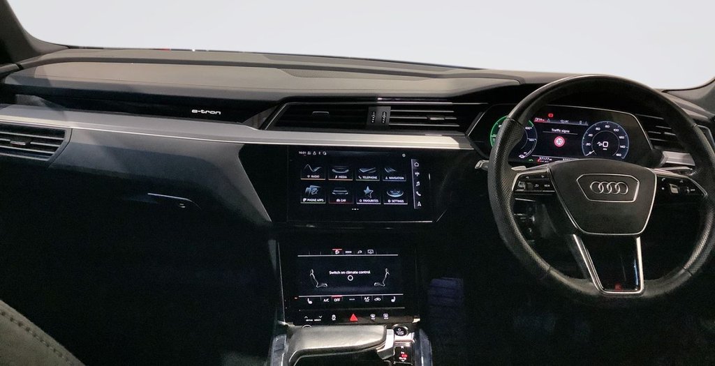 Used Audi e-tron 2023 for sale - 77139528: Photo 3