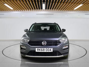 Used Volkswagen T-Roc 2018 for sale - 76797725: Photo