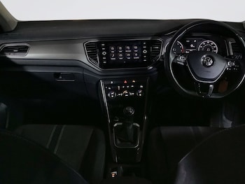 Used Volkswagen T-Roc 2018 for sale - 76797725: Photo