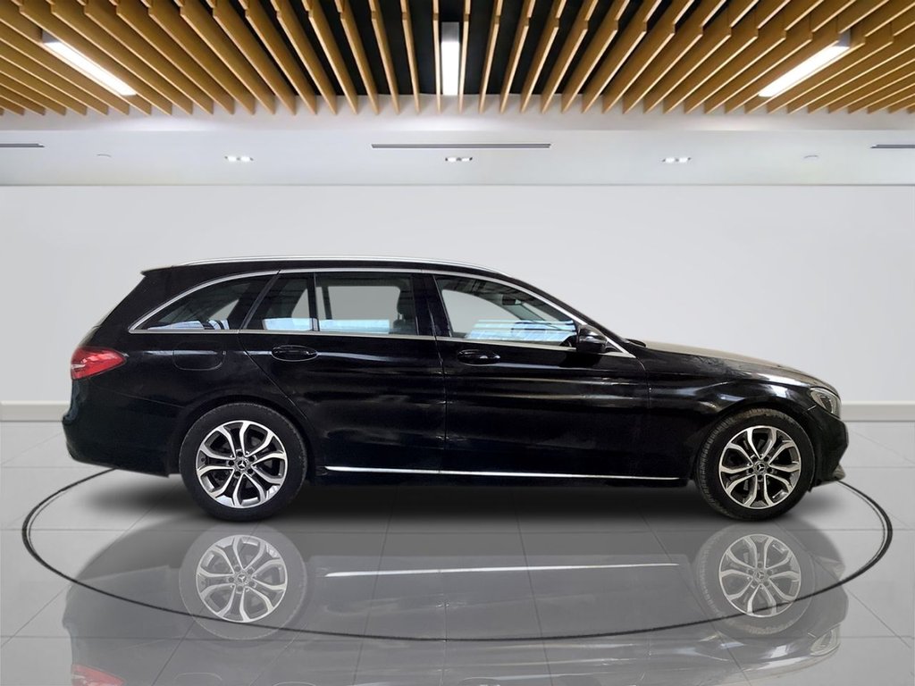 Used Mercedes-Benz C Class 2018 for sale - 77910983: Photo 9