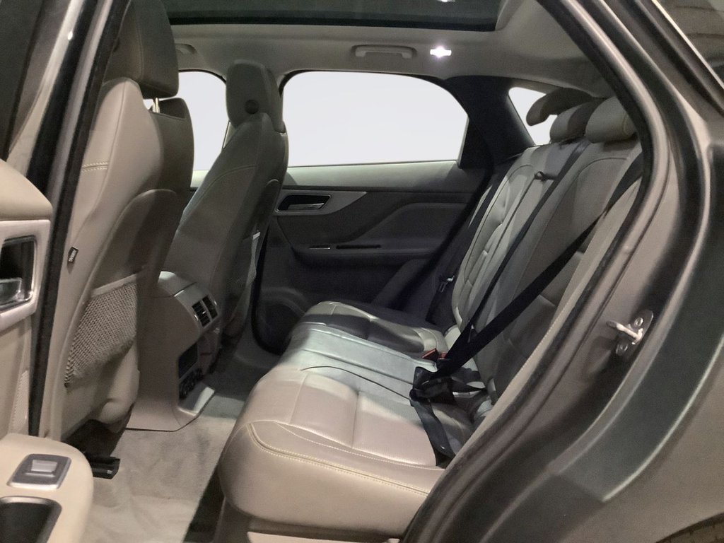 Used Jaguar F-Pace 2018 for sale - 76954023: Photo 11