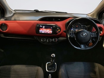 Used Toyota Yaris 2015 for sale - 76820545: Photo