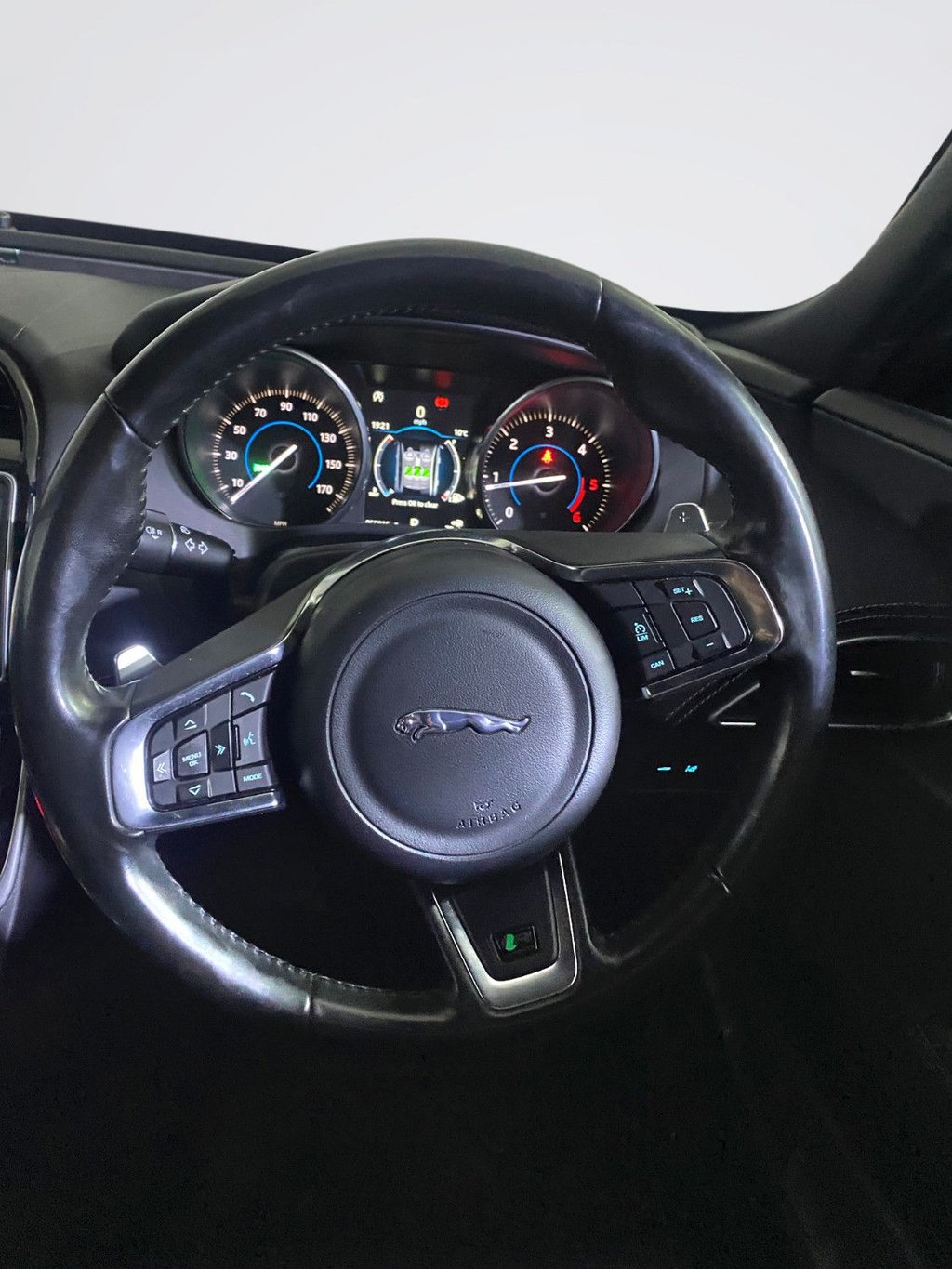 Used Jaguar XE 2018 for sale - 77893660: Photo 14