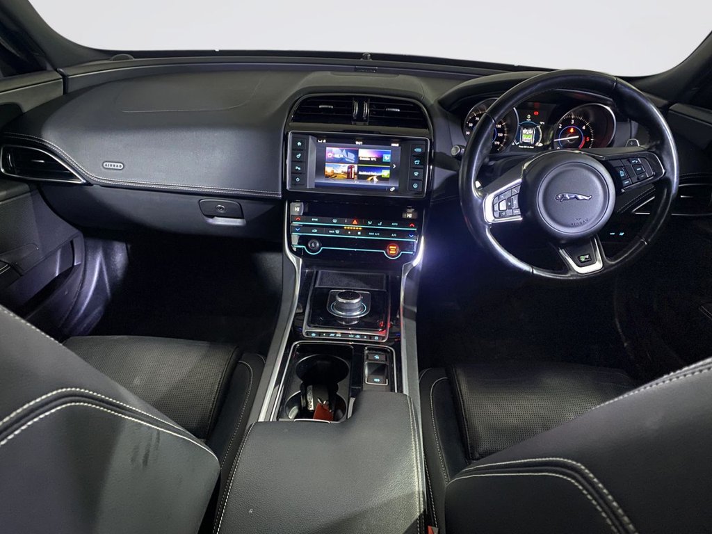 Used Jaguar XE 2018 for sale - 77893660: Photo 3