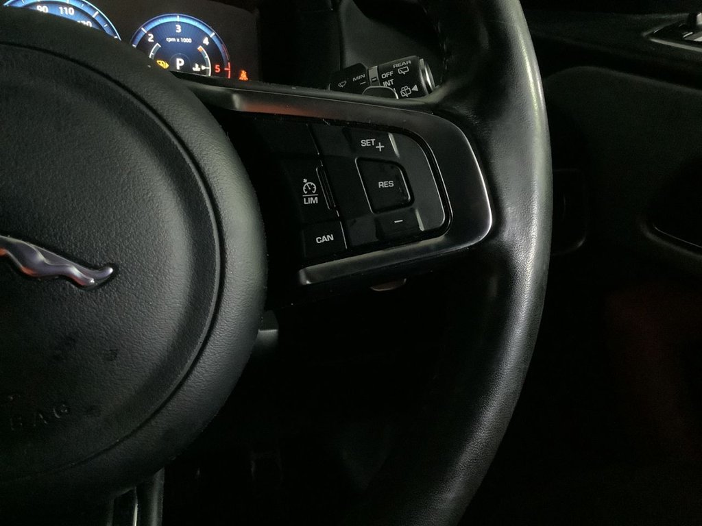 Used Jaguar F-Pace 2017 for sale - 76333451: Photo 17