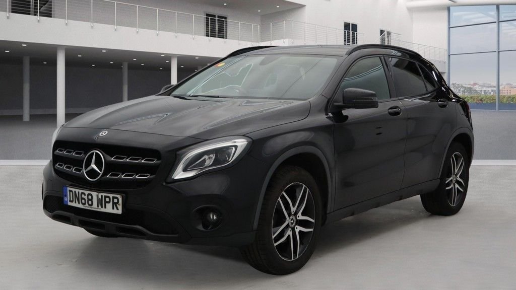 Used Mercedes-Benz GLA 2018 for sale - 76396095: Photo 2