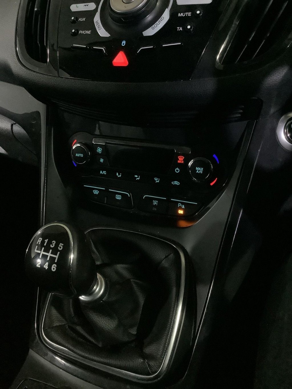 Used Ford Kuga 2014 for sale - 76665750: Photo 24