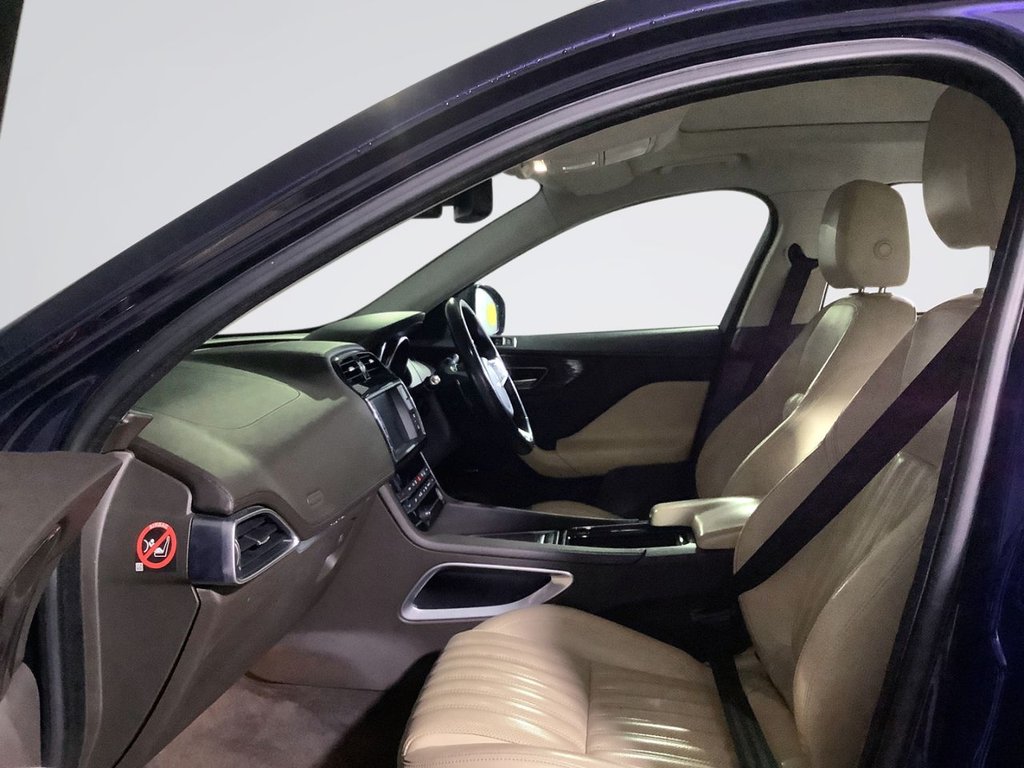Used Jaguar F-Pace 2018 for sale - 76665681: Photo 11