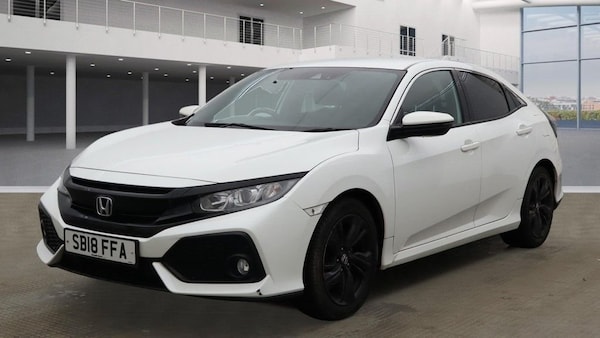Used Honda Civic 2018 for sale - 76304242: Photo 2