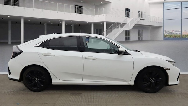 Used Honda Civic 2018 for sale - 76304242: Photo 5