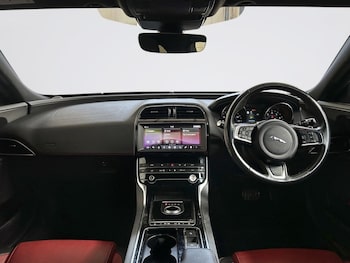 Used Jaguar XE 2019 for sale - 79442785: Photo