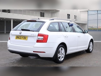 Used Skoda Octavia 2020 for sale - 76454437: Photo