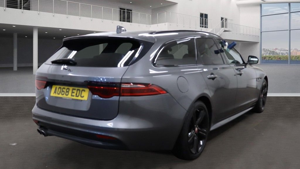 Used Jaguar XF 2018 for sale - 76376144: Photo 4