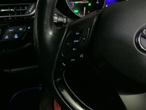 Used Toyota C-HR 2017 for sale - 76235335: Photo 17
