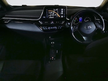 Used Toyota C-HR 2017 for sale - 76235335: Photo 3