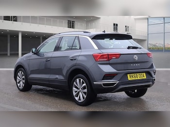 Used Volkswagen T-Roc 2018 for sale - 76439021: Photo