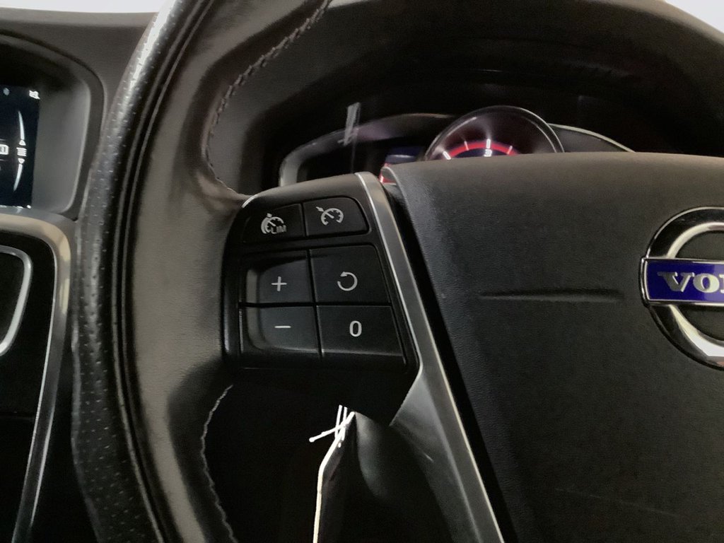 Used Volvo V60 2017 for sale - 78008812: Photo 16