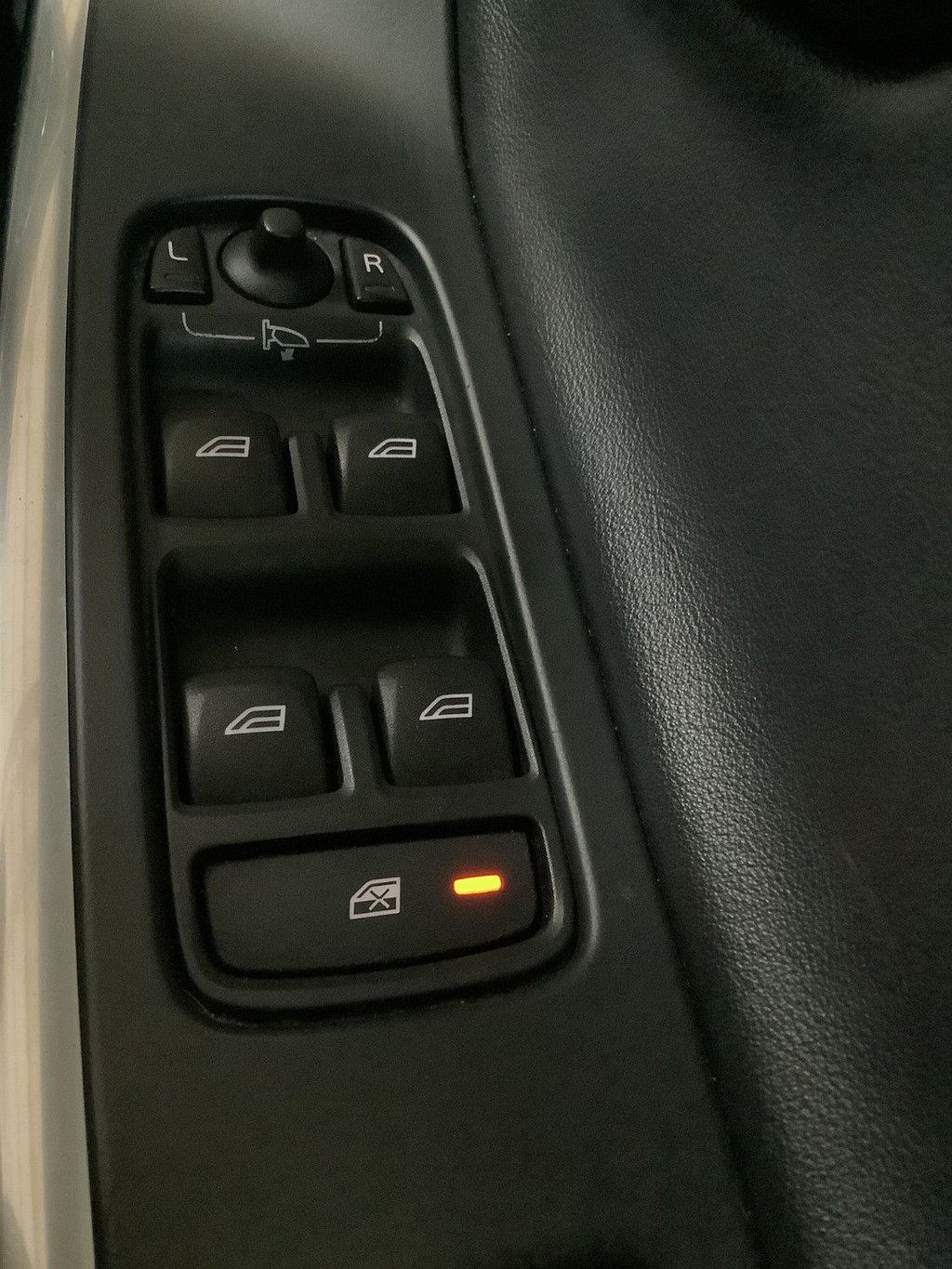 Used Volvo V60 2017 for sale - 78008812: Photo 24