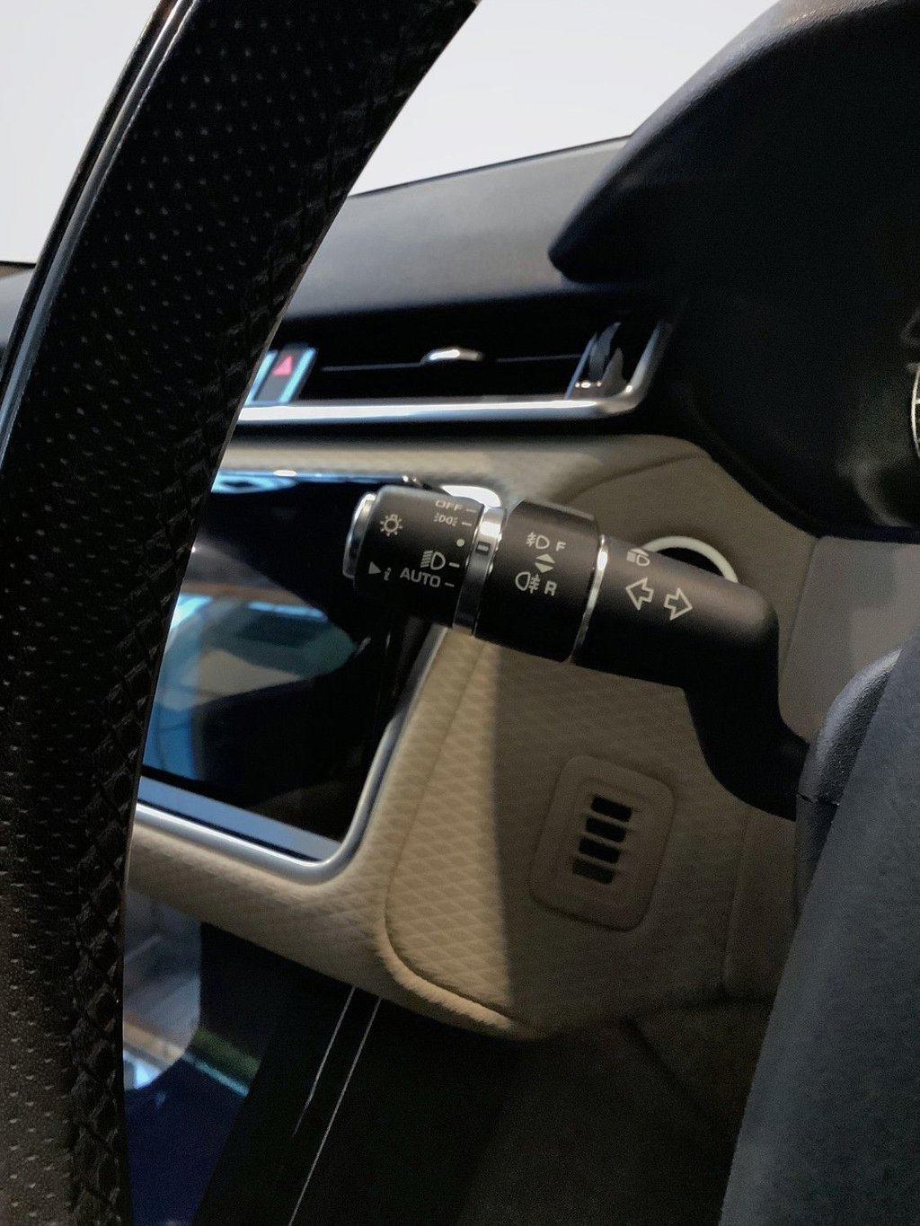 Used Land Rover Range Rover Velar 2018 for sale - 77313336: Photo 16