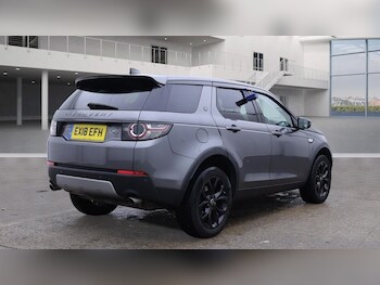 Used Land Rover Discovery Sport 2018 for sale - 76439429: Photo