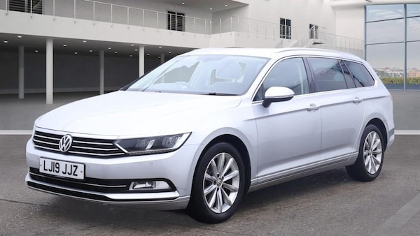Used Volkswagen Passat 2019 for sale - 76286168: Photo 2