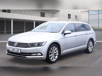 Used Volkswagen Passat 2019 for sale - 76286168: Photo 2
