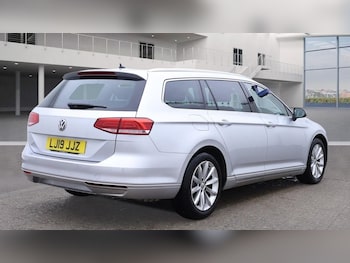 Used Volkswagen Passat 2019 for sale - 76286168: Photo 4