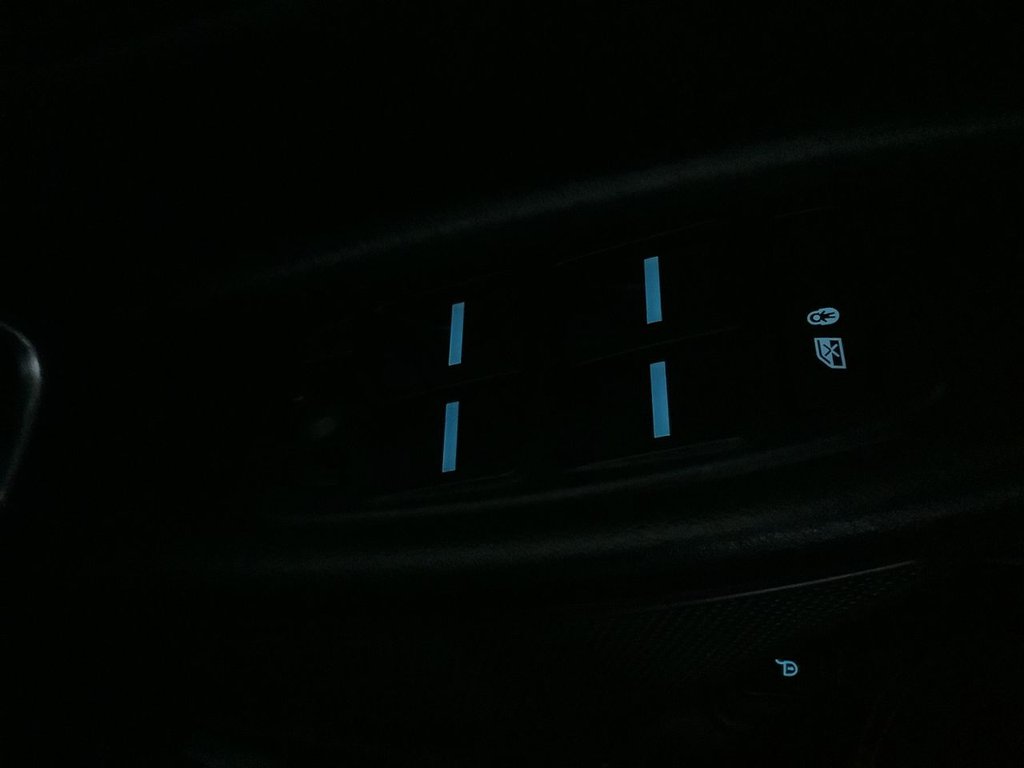 Used Jaguar XE 2019 for sale - 76558777: Photo 11