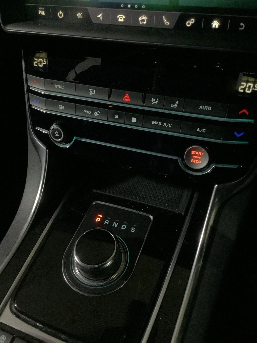 Used Jaguar XE 2019 for sale - 76558777: Photo 19