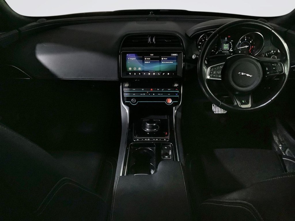 Used Jaguar XE 2019 for sale - 76558777: Photo 2