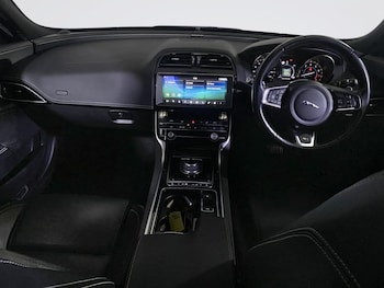 Used Jaguar XE 2019 for sale - 77927161: Photo