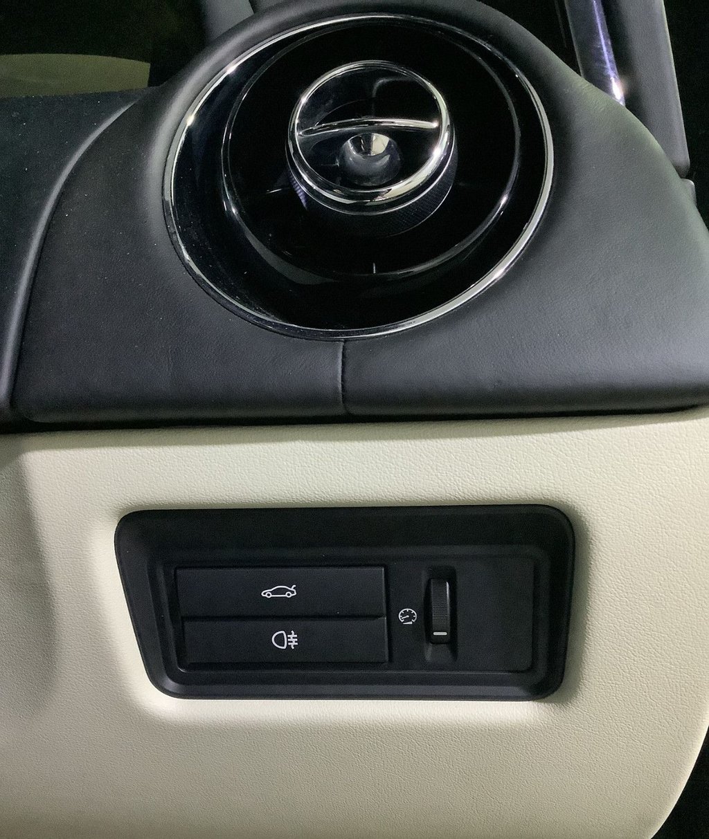 Used Jaguar XJ 2016 for sale - 76867786: Photo 26