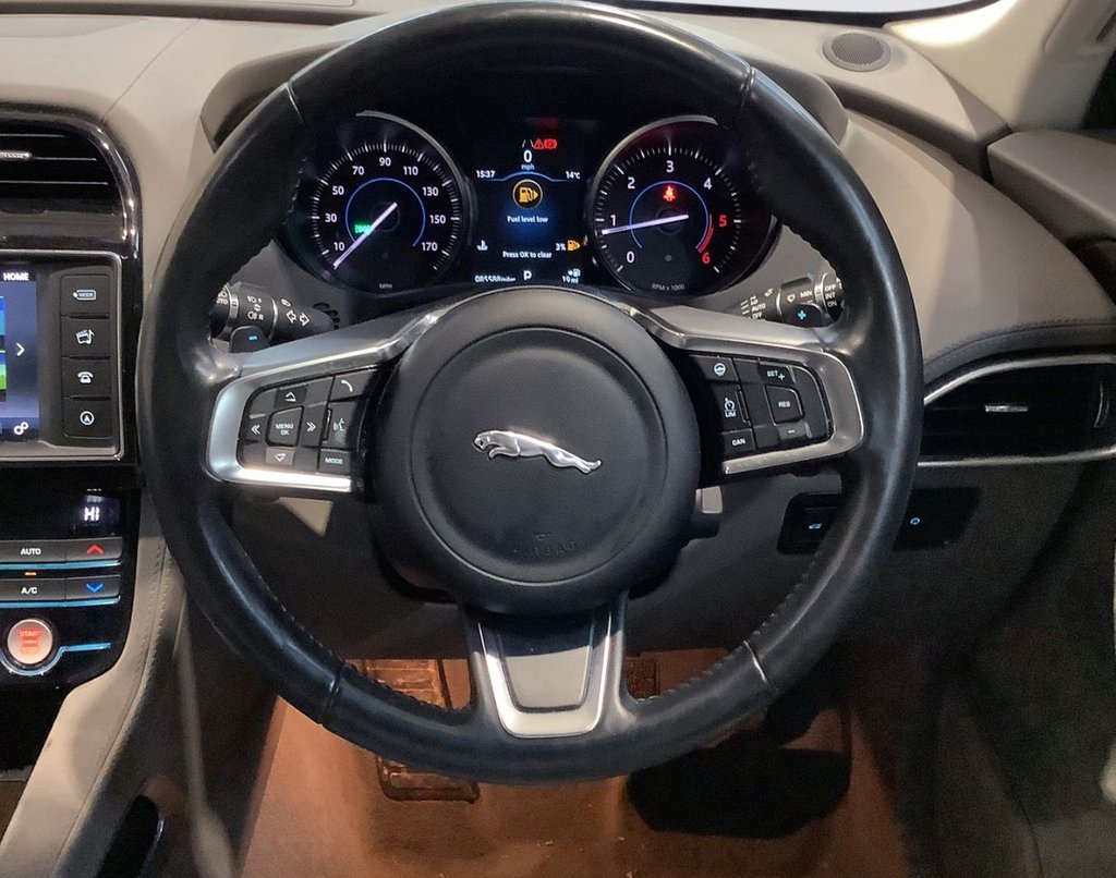 Used Jaguar F-Pace 2018 for sale - 76867469: Photo 12