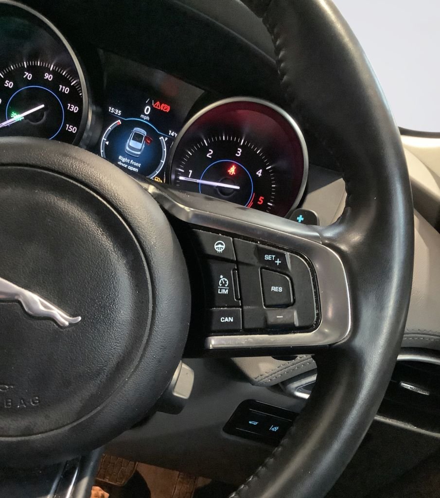 Used Jaguar F-Pace 2018 for sale - 76867469: Photo 14