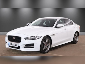 Used Jaguar XE 2019 for sale - 79189640: Photo