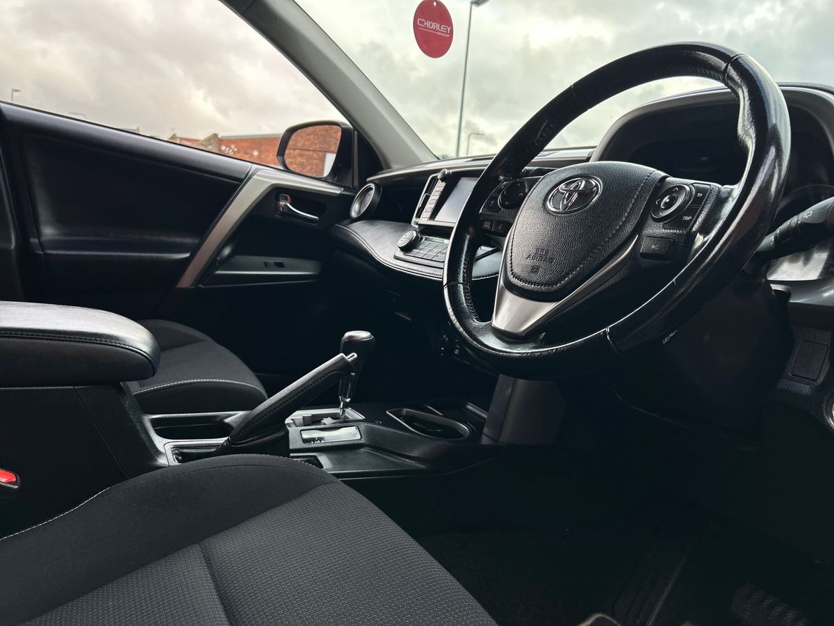 Used Toyota RAV4 2018 for sale - 76323996: Photo 14