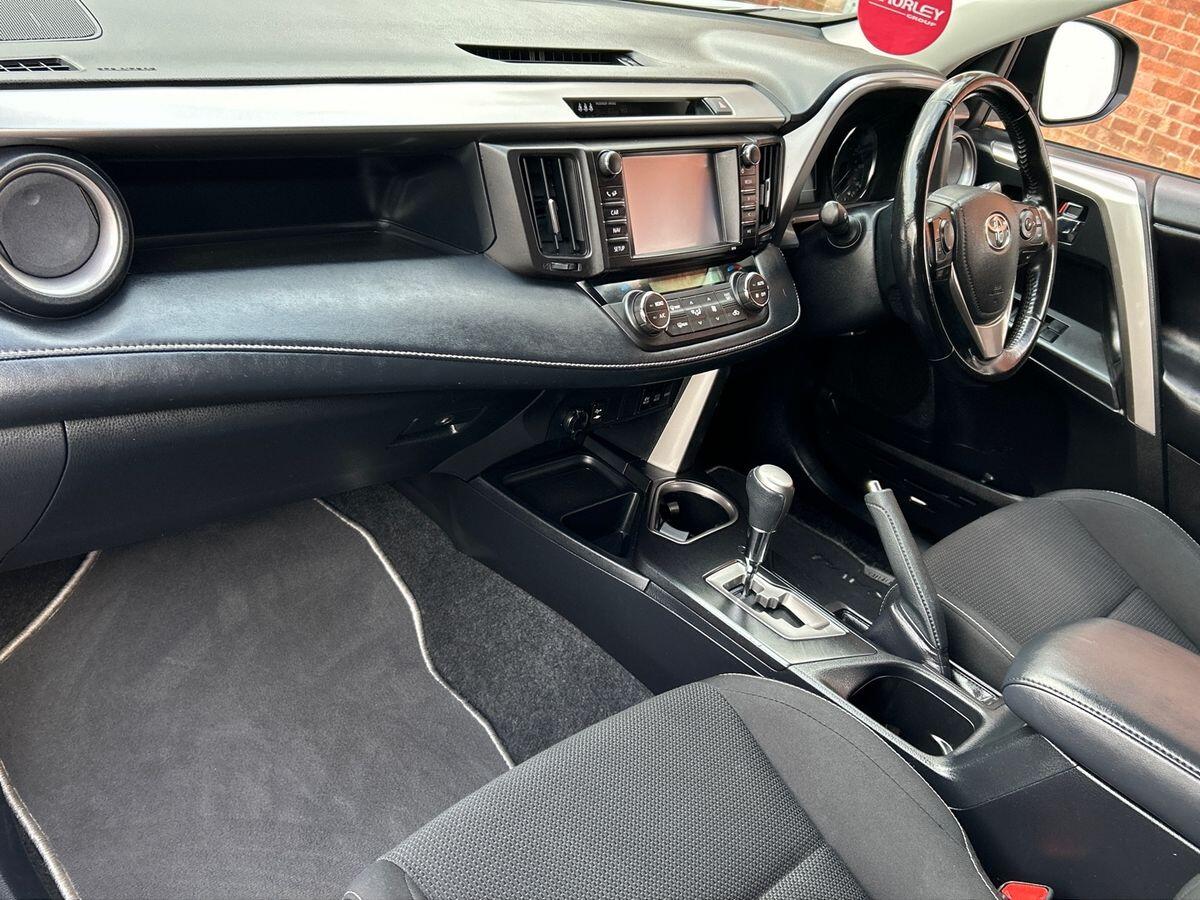 Used Toyota RAV4 2018 for sale - 76323996: Photo 2