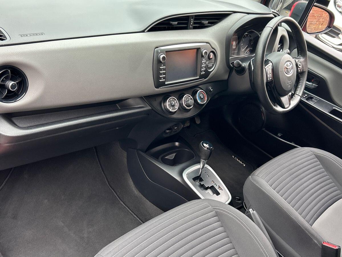 Used Toyota Yaris 2017 for sale - 76090268: Photo 2