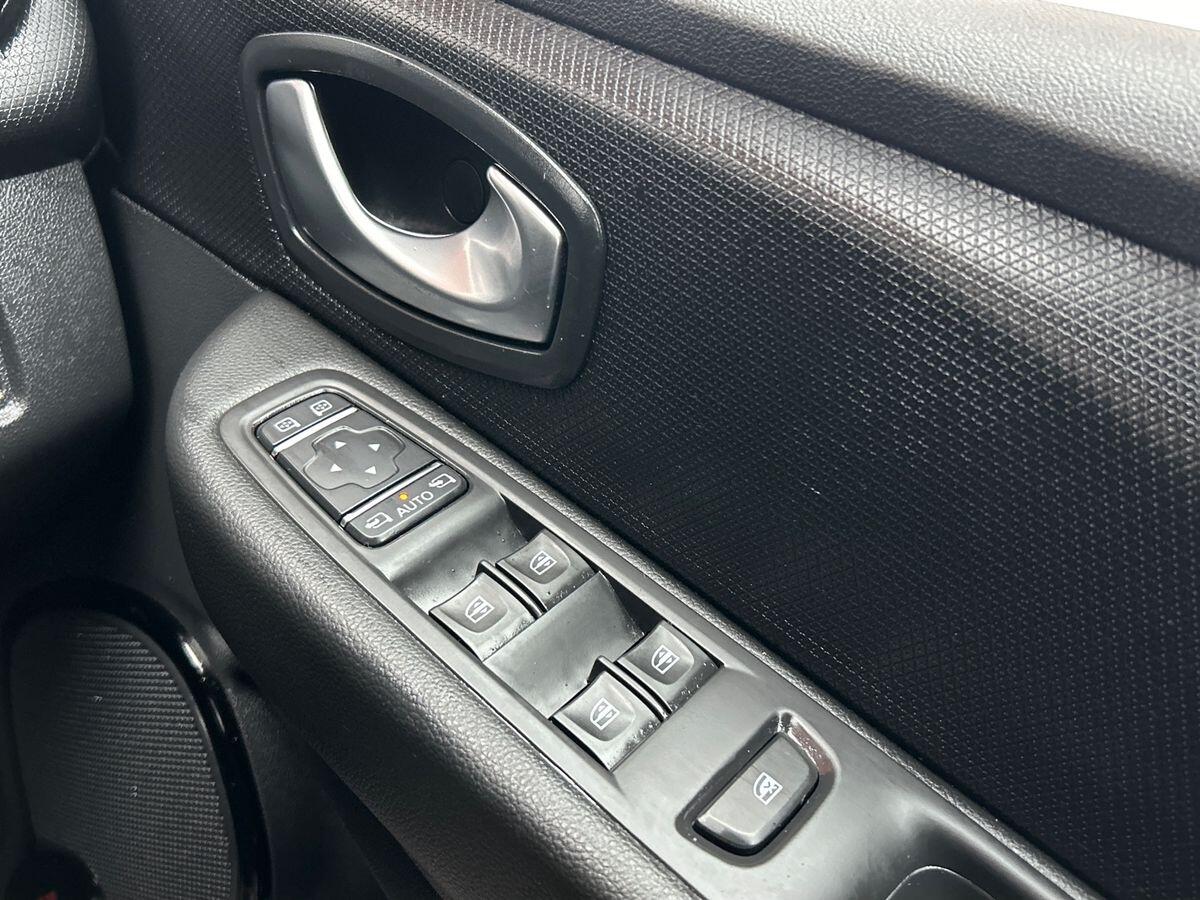 Used Renault Clio 2018 for sale - 76896191: Photo 18