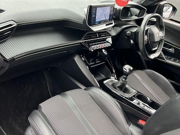 Used Peugeot 2008 2020 for sale - 76128553: Photo 2