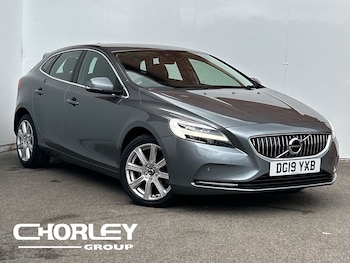Used Volvo V40 2019 for sale - 75667354: Photo