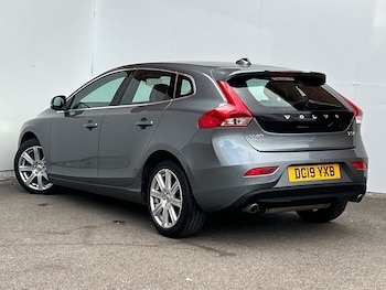 Used Volvo V40 2019 for sale - 75667354: Photo