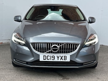 Used Volvo V40 2019 for sale - 75667354: Photo