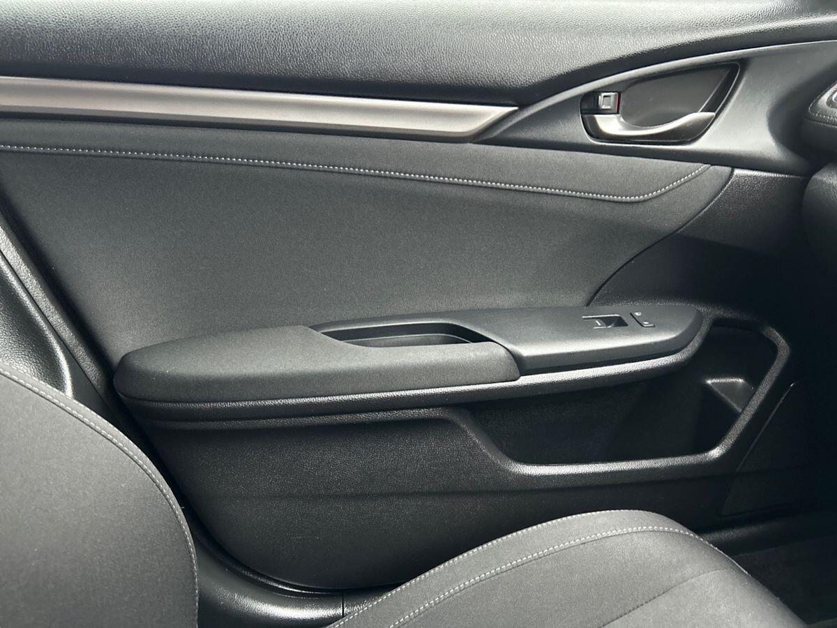 Used Honda Civic 2018 for sale - 76774581: Photo 28