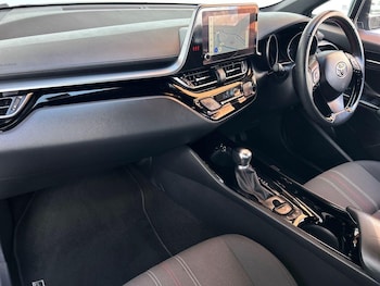 Used Toyota C-HR 2023 for sale - 78228750: Photo