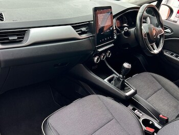 Used Renault Captur 2021 for sale - 76065322: Photo 2