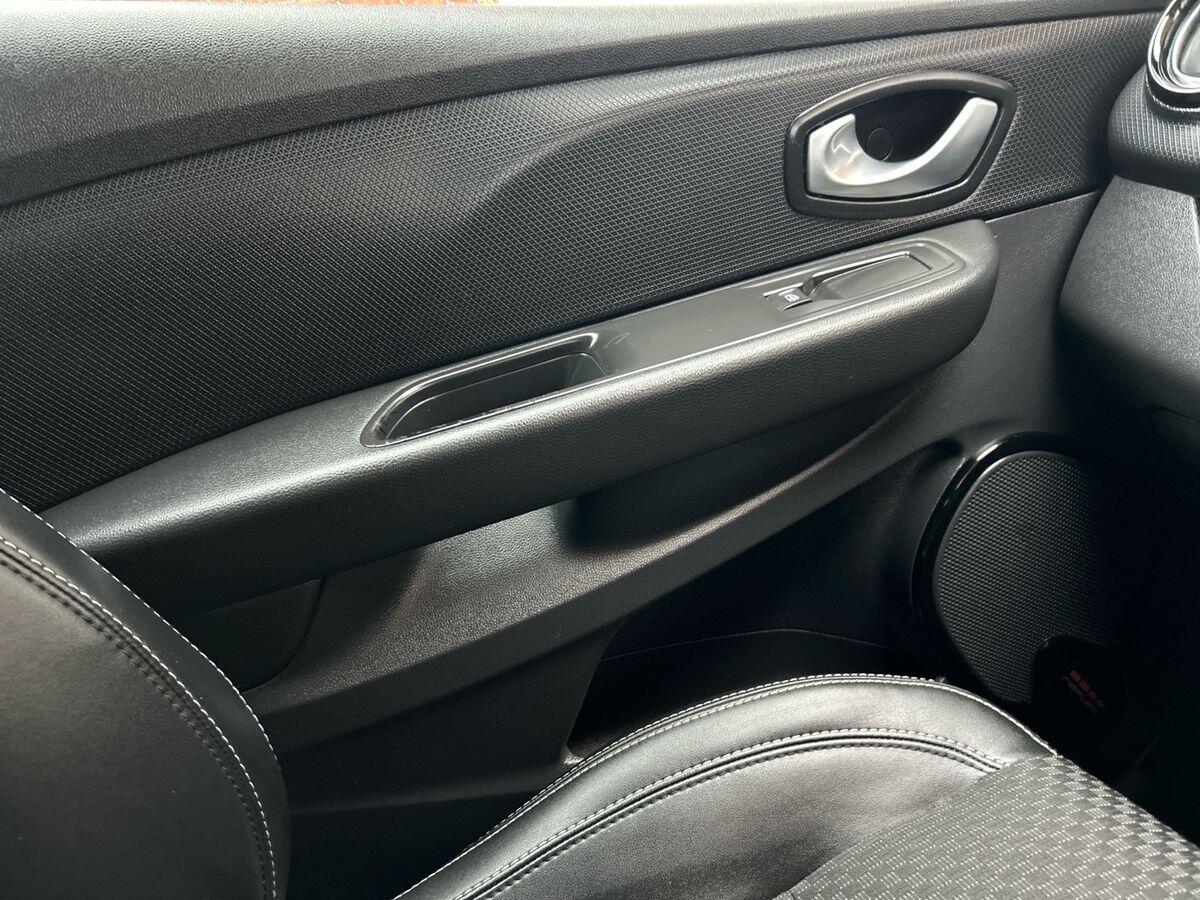 Used Renault Clio 2018 for sale - 76595844: Photo 32