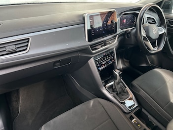 Used Volkswagen T-Roc 2023 for sale - 77589573: Photo